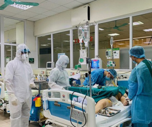 Bệnh nhân COVID - 19 là phi công người Anh nguy kịch, tối 29/4 chuyên gia hội chẩn gấp