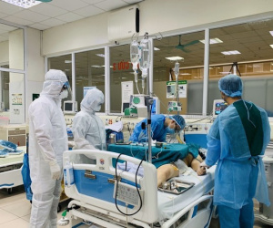 Phi công người Anh đông đặc nửa phổi, bác gái BN 17 đã 'qua' giai đoạn khó khăn