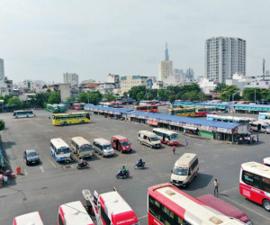 Giá xăng giảm sâu, giá cước vận tải vẫn 'nhảy múa' ngày lễ