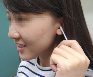 Cô gái 20 tuổi mất thính lực tạm thời do làm 1 việc mà rất nhiều người vẫn hay làm sau khi tắm
