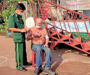 Nhảy sông Sài Gòn tìm hộ chiếu, giảng viên người Mỹ bị nước cuốn trôi