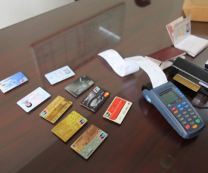 Nhóm người Trung Quốc móc nối với người Việt dùng thẻ ngân hàng giả rút 300.000 USD