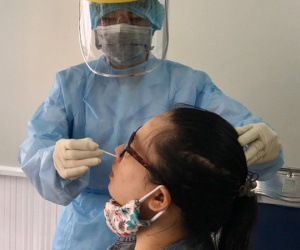 TPHCM xét nghiệm suốt 30 ngày đối với người mắc Covid-19 xuất viện