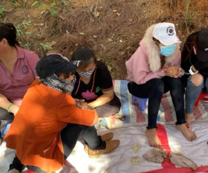 Bắt giữ nhiều 'quý bà' say sưa sát phạt nhau trong sới bạc trên đồi thông