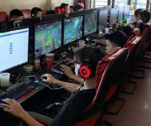 40 game thủ 'cày' trong tiệm game ở Hà Nội, bất chấp lệnh cấm