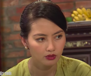 'Luật trời' tập 32: Bà mụ gào khóc quỳ lạy trước ba Tiến, đúng lúc này Trang (Ngọc Lan) ập đến bất ngờ