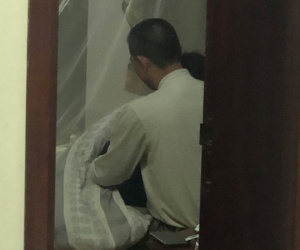 Ông chồng quốc dân chăm sóc bà xã ốm và câu nói 'vợ tao làm sao' khiến không chỉ con gái mà dân mạng cũng phải ngưỡng mộ