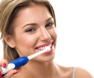 Có nên súc miệng ngay sau khi đánh răng không?