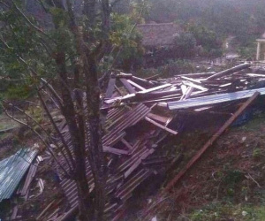 Lốc xoáy tàn phá nhiều huyện miền núi Nghệ An