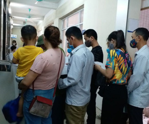 Bệnh nhân đi khám đông, nhiều bệnh viện gần như 'vỡ trận'