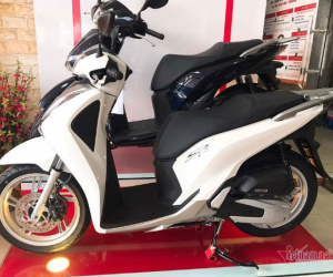 Trái ngược ô tô, giá xe máy tháng 5 bật tăng trở lại