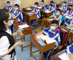 Đeo khẩu trang khi chạy, hai học sinh Trung Quốc tử vong