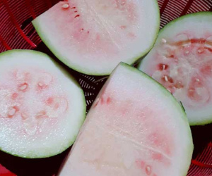 Đi chọn mua dưa hấu, mẹ trẻ dày kinh nghiệm 'vỗ như ru em bé' nhưng đến khi bổ dưa mới 'đứng hình'