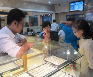 Giá vàng SJC bất ngờ lao dốc