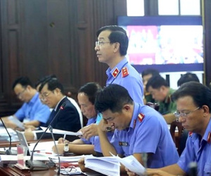 Chất vấn điều tra viên về mâu thuẫn trong vụ Hồ Duy Hải