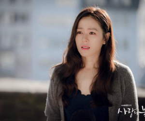 Phim 'Hạ cánh nơi anh' gây tranh cãi khi thâu tóm đề cử Baeksang 2020