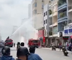 Thay bình gas gây cháy nhà ở trung tâm Sài Gòn, 4 người bị bỏng nhập viện cấp cứu
