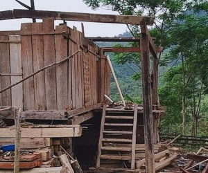 Lốc xoáy kèm mưa đá làm 400 nhà dân tốc mái