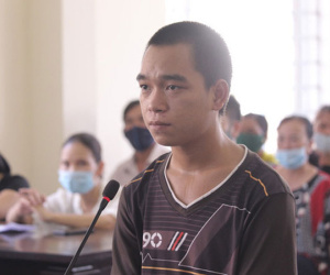 Thanh niên 'ngáo đá' cướp xe, đánh CSGT khi yêu cầu cách ly bị xử phạt 9 năm 9 tháng tù