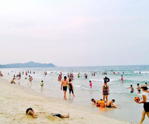 Đi tắm biển, 2 cháu bé ở Hà Nội bị đuối nước ở biển Quan Lạn