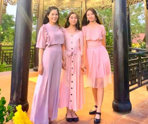 2 công chúa nhỏ nhà Quyền Linh thướt tha khoe dáng bên mẹ, cả 2 đều sở hữu đôi chân dài miên man khiến ai cũng trầm trồ