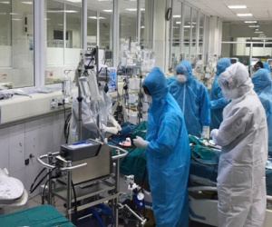 Phi công người Anh nguy kịch, sử dụng máy thở không còn hiệu quả