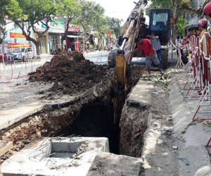 Cống thoát nước sập, lấp chết công nhân