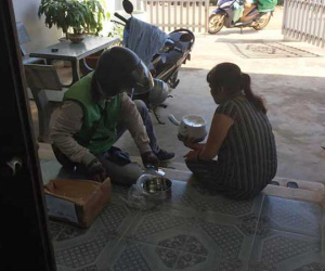 Mua smartphone cho phụ huynh để tiện liên lạc, con gái 'méo mặt' khi phát hiện ra mẹ bị mắc căn bệnh này