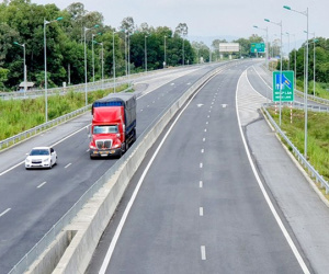 Bộ GTVT đề xuất 'thả nổi' mức phí với đường cao tốc