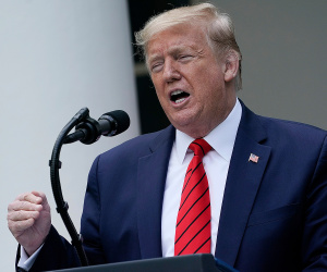 Tổng thống Mỹ Donald Trump bất ngờ dừng họp báo sau tranh cãi với nữ phóng viên