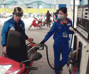 Thủ tướng: Không tăng sốc giá xăng, chưa tăng giá điện trong năm 2020