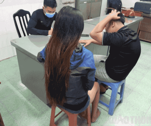 Trốn nhà đi 'đập đá' với bạn trai, cô gái mếu máo xin tha