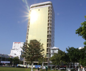Cận cảnh tòa nhà 'dát vàng' của ngân hàng SHB khiến người dân Đà Nẵng bức xúc