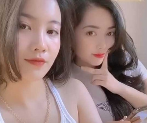 Bất chấp danh sách bạn gái của dàn cầu thủ thay đổi xoành xoạch, 2 nàng WAGs này vẫn 'chị chị em em' mùi mẫn