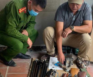 Vụ chồng đang chở vợ đi đường bị đạn găm trúng cổ: Sở thích quái đản của 2 thanh niên ôm súng hơi ngồi trên chung cư