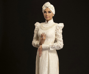 Trương Thị May đẹp quyến rũ trong bộ ảnh mặc áo dài quấn khăn turban