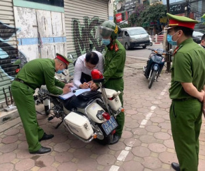 Công an Hà Nội xử phạt gần 1 tỷ đồng trong ngày đầu ra quân tổng kiểm soát phương tiện