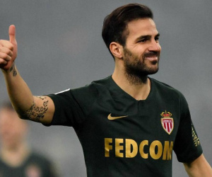 Fabregas mỉa mai Bundesliga như 'giải đấu tập'