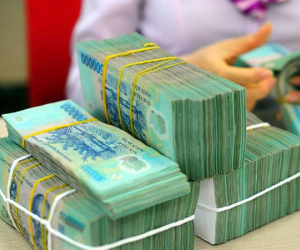 Lãi suất dài hạn không giảm, gửi tiết kiệm ung dung hưởng lợi