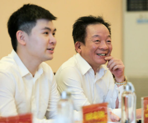 'Sát cánh' cùng bầu Đức, bầu Hiển trên đường trở thành Mạnh Thường Quân số 1 của bóng đá VN