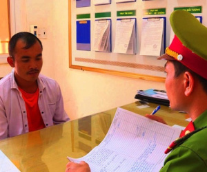 Đưa cậu ruột đi 'ăn xin' kiếm hơn nửa triệu đồng mỗi ngày