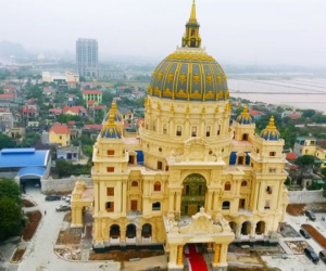 Chiêm ngưỡng lâu đài mạ vàng gây choáng của đại gia Ninh Bình