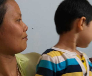Vì sao mẹ bé trai bị bố bỏ rơi tại tòa án gần 5 năm không tìm gặp con dù rất thương nhớ?