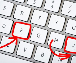 Vì sao nút 'F' và 'J' trên bàn phím lại có đường lằn ngang?