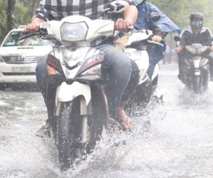 TP.HCM: 'Rốn ngập' Nguyễn Hữu Cảnh lênh láng như sông sau trận mưa trắng trời