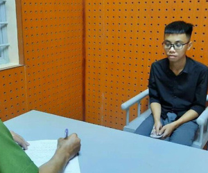 Thấy trai lạ nhắn tin cho bạn gái, thanh niên rủ 6 người mang mã tấu đi chém người