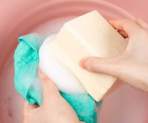Tại sao xà phòng có thể làm sạch vết bẩn?