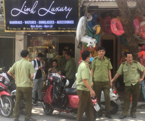 Hà Nội: Truy quét phố cổ, thu giữ 2400 sản phẩm nhái nhãn hiệu nổi tiếng