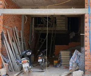Sập giàn giáo công trình nhà dân khiến 4 người bị thương