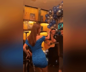 Trường Giang đi dép tổ ong, ôm Nhã Phương khiêu vũ trong bữa tiệc sinh nhật bà xã khiến Hoàng Oanh và hội bạn thân trầm trồ